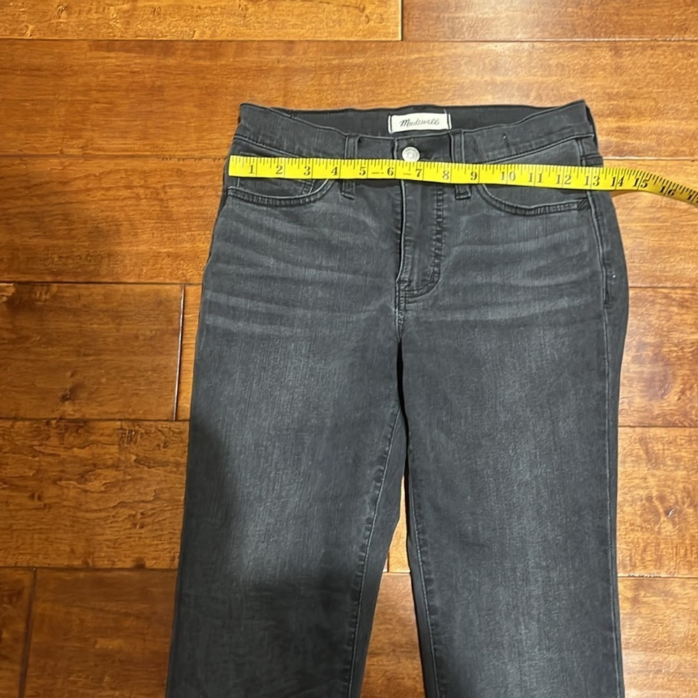 Madewell 9" Mid-Rise Roadtripper Supersoft Jeans in Ashmont Wash - Picture 13 of 16